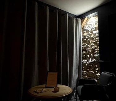 Souvigny Cama Y Desayuno | Chambre élégante avec terrasse