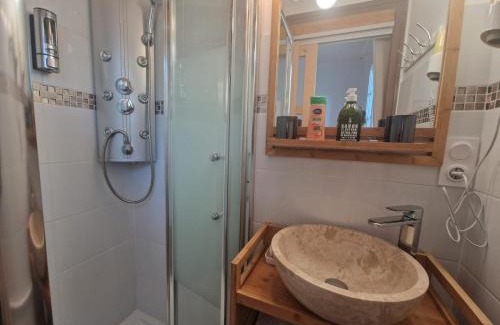 Labouheyre Casa | Chambre 1 Bois - WIFI - Proche gare