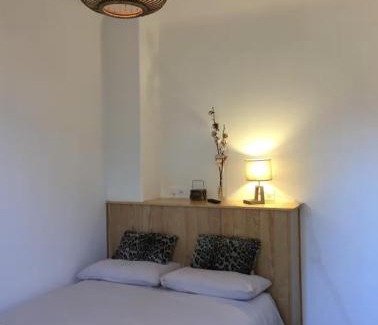 Labouheyre Casa | Chambre 1 Bois - WIFI - Proche gare