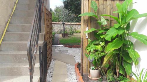 Sancoins Casa | Chambre agréable au fond du jardin