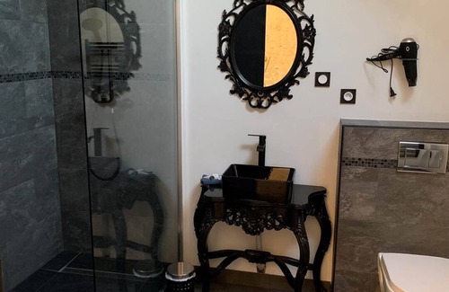 Treuzy-Levelay Otro | Chambre Baroque Avec Jacuzzi Privatif Sous les Poutres