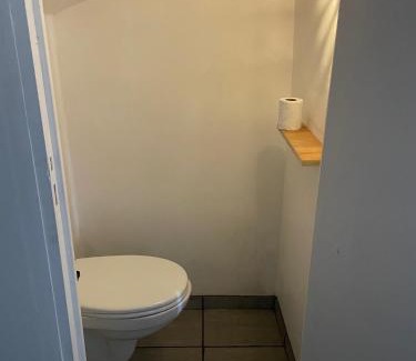 Le Relecq-Kerhuon Apartamento | Chambre calme au dessus d'un atelier, kitchenette, douche et toilettes dédiées