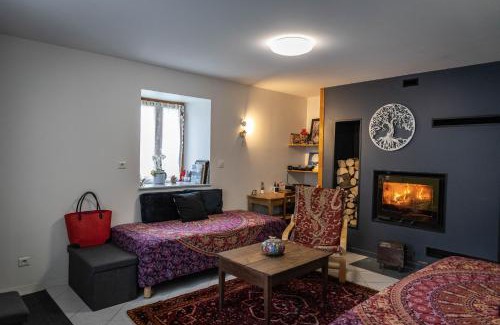 Baignes Cama Y Desayuno | Chambre cocon table d'hôte avec jardin à la campagne le nid qui danse vers Vesoul de 1 à 3 personnes