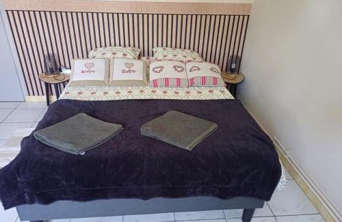 Dieue-sur-Meuse Cama Y Desayuno | chambre d'hôte du moulin