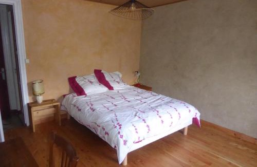 Le Freney-d'Oisans Casa | chambre d'hôte calme au milieu d'un jardin au Freney d'oisans