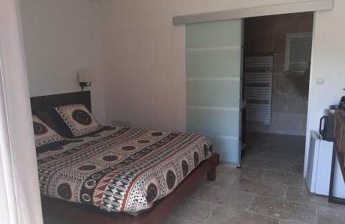 Alba-la-Romaine Cama Y Desayuno | Chambre d hôte piscine spa