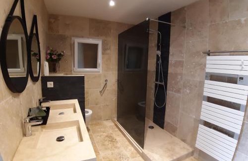 Alba-la-Romaine Cama Y Desayuno | Chambre d hôte piscine spa