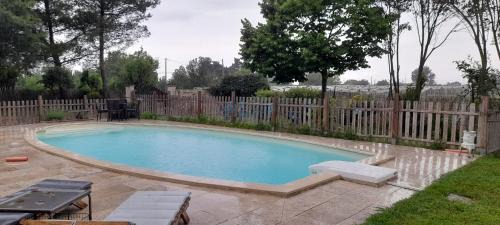 Lagnes Cama Y Desayuno | Chambre d'Hotes Manon - Domaine Les Peupliers -