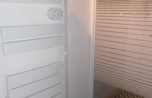 Belvianes-et-Cavirac Cama Y Desayuno | Familiar-Baño tipo “wet room”-Vista al Jardín
