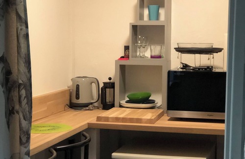 Blis-et-Born Casa | Chambre Cosy Avec Poêle, Salle de Bains et Kitchenette