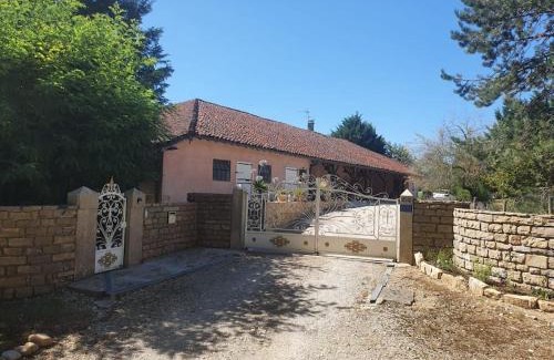 Marboz Apartamento | chambre indépendante