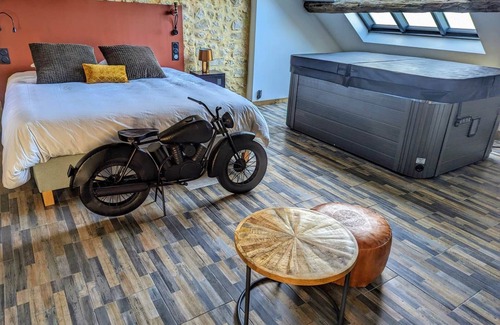Treuzy-Levelay Otro | Chambre Industrielle Avec Jacuzzi Privatif Sous les Poutres