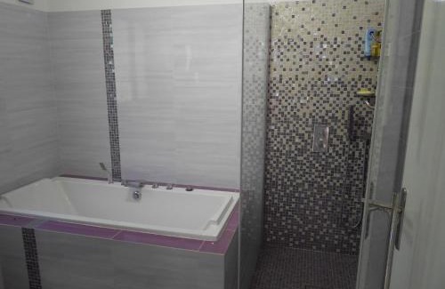 Roquefort-les-Pins Cama Y Desayuno | CHAMBRE PARENTALE 1