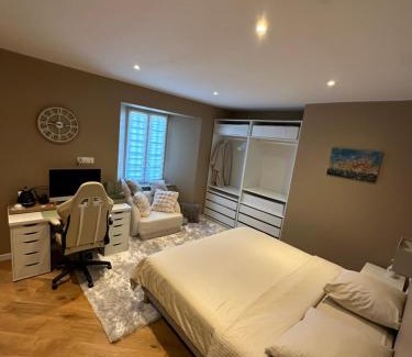 Domagne Casa | Chambre privée avec salle de bain