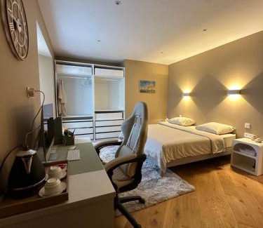 Domagne Casa | Chambre privée avec salle de bain tourelle