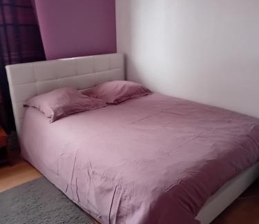 Ronchin Cama Y Desayuno | Chambre privée dans une maison individuelle