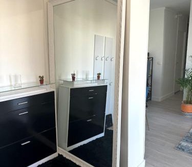 Rueil-Malmaison Casa | Chambre privée ds Appartement Design et Confort refait à neuf PROCHE de PARIS, la DEFENSE et VERSAILLES