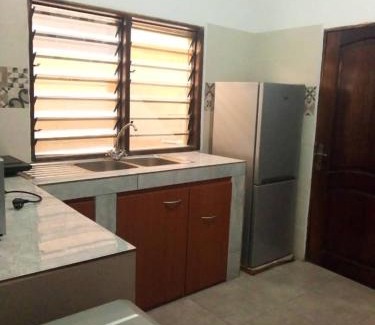 Adetikope Cama Y Desayuno | Chambre salon meublée