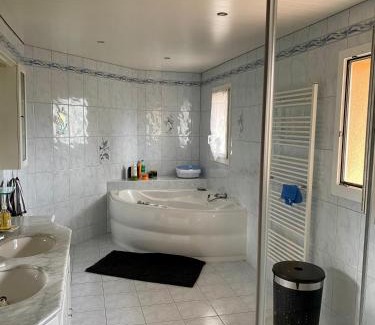 La Tour-de-Treme Casa | Chambre spacieuse à louer dans une maison calme avec un grand jardin