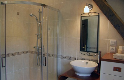 Chateauneuf-les-Bains Casa | Las habitaciones de huéspedes Du Moulin De Lachaux, Auvernia, Puy-de-Dome, Francia.