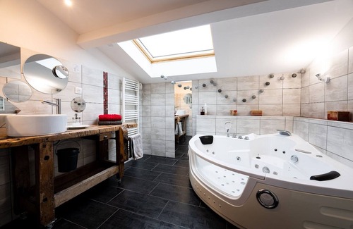 Vernosc-les-Annonay Casa | Chambres d’hôtes, Gîte, Suite : “Au Hangar ”