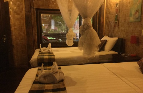 Vang Vieng Hotel | Champa Lao The Villa