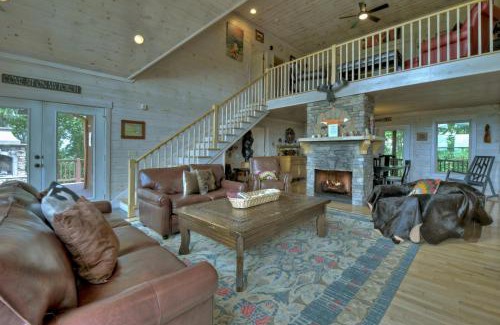 Morganton Casa | Champagne Chalet - Cuddleup