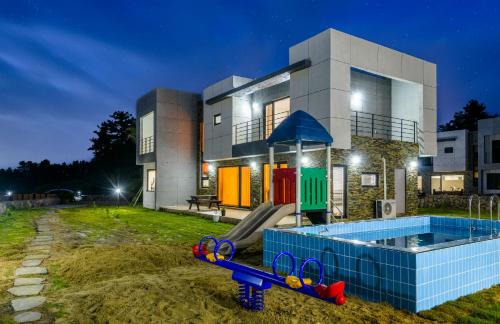 Hallim Apartamento | Chandelier Pension