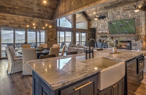 Mineral Bluff Cabina | Changes In Altitude - Mountain Luxury | 4 Master Suites | Panoramic Views