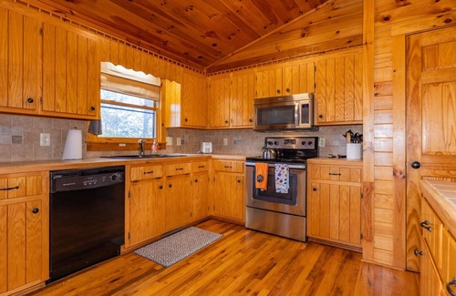 Ferguson Cabina | Changes in Altitude, hot tub, views!