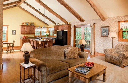 Sturgeon Bay Cabina | Oak Cabin one bedroom