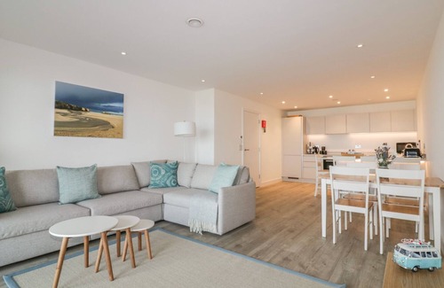 Perranporth Apartamento | CHAPEL ROCK VIEW, con un jardín en Perranporth, Ref 970842