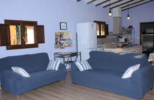 Costa Dorada Villa | Encantadora villa de piedra para 10 personas, piscina privada y vallada y barbacoa.