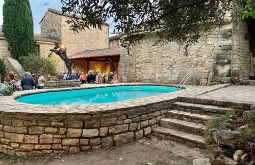 Arpaillargues-et-Aureillac Apartamento | Charming tower in quaint Arpaillargues-et-Aureillac with AC, WiFi