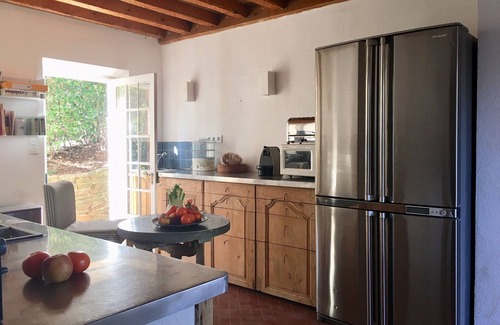 La Londe-les-Maures Casa | Villa familiar de carácter en dominio privado, con acceso privado a la playa.