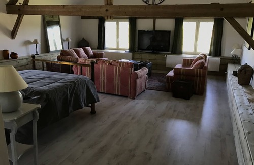Annebault Casa | Casa de carácter de 320 m2 con piscina cubierta climatizada en una yeguada