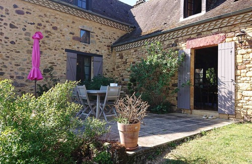 Doissat Casa | Character stone country house in a quiet location