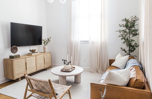 Downtown Charleston Hotel | Charleston Downtown Luxe Apt King St | 360 King