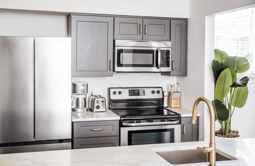 Downtown Charleston Hotel | Charleston Downtown Luxe Apt King St | 360 King