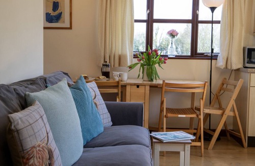 Denstone Casa | Charlie's Cottage - Alton Towers