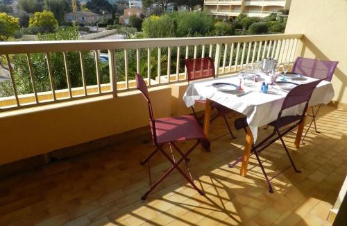 La Faviere Apartamento | Charmant appart T2 avec terrasse, proche plage et commerces, garage privé, Bormes-les-Mimosas - FR-1-251-755