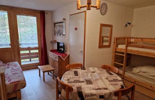 Montalbert Apartamento | Charmant appart rénové 28m², skis aux pieds - FR-1-755-4