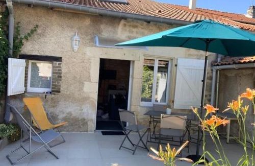 Buxieres-sous-les-Cotes Casa | Charmant gîte avec terrasse près du Lac de Madine, idéal pour 2 à 4 personnes - FR-1-585-90