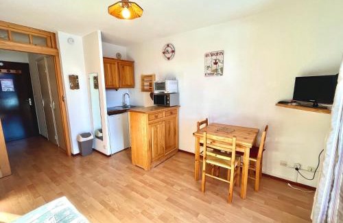 Notre-Dame-de-Bellecombe Apartamento | Charmant studio au pied des pistes, animaux admis - FR-1-505-79