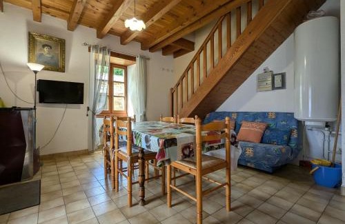 Pinols Casa | Charmant Gîte en Pierre avec 3 Chambres, Cour et Proximité Activités, Pinols - FR-1-582-252