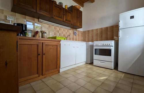 Pinols Casa | Charmant Gîte en Pierre avec 3 Chambres, Cour et Proximité Activités, Pinols - FR-1-582-252