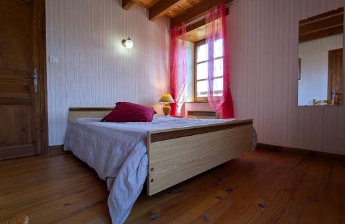 Pinols Casa | Charmant Gîte en Pierre avec 3 Chambres, Cour et Proximité Activités, Pinols - FR-1-582-252