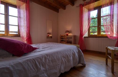 Pinols Casa | Charmant Gîte en Pierre avec 3 Chambres, Cour et Proximité Activités, Pinols - FR-1-582-252