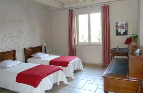 Saint-Haon-le-Vieux Casa | Charmant Gîte avec Cheminée et Animaux Admis - FR-1-496-31