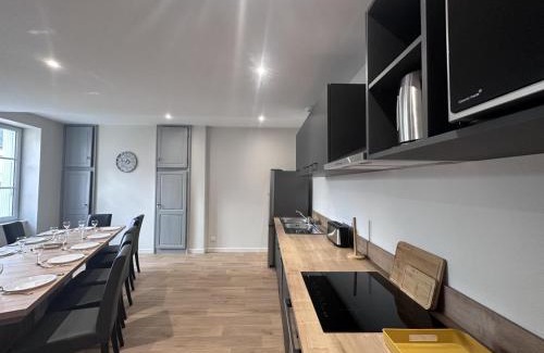 Theneuille Casa | Charmant gîte historique à Theneuille avec espaces extérieurs calmes - FR-1-489-571